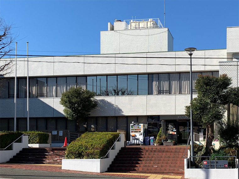 横浜市山内図書館の開館日は 駐車場は